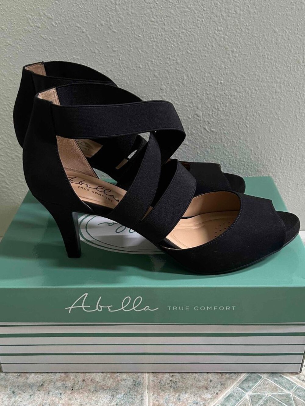 Abella Black Strappy Dress Shoes EUC